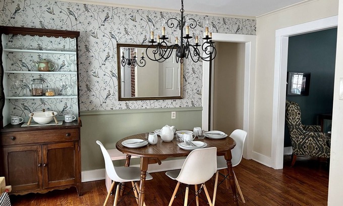 Damascus House | Charming 3-bedroom house with AC, WiFi and outdoor hot tub in peaceful Damascus