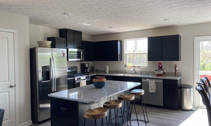 New Haven Hamilton County House | Charming 3-bedroom house with WiFi, AC in lovely Harrison