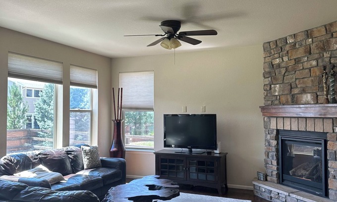 Centerra House | Charming 3-bedroom house in Lovely Loveland with AC