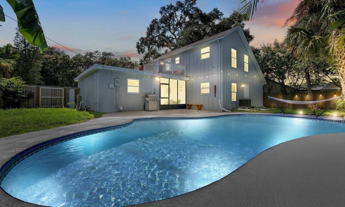 Interchange Square House | Charming 3-bedroom house with WiFi and AC in lovely Palm Bay