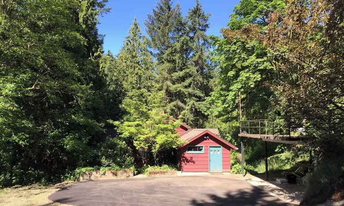 Cedar Hills House | Charming 3-bedroom house surrounded by old-growth forest, Portland