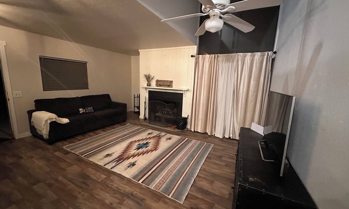 Oak Shores House | Charming 3-bedroom house in Oakshores with AC by the lake