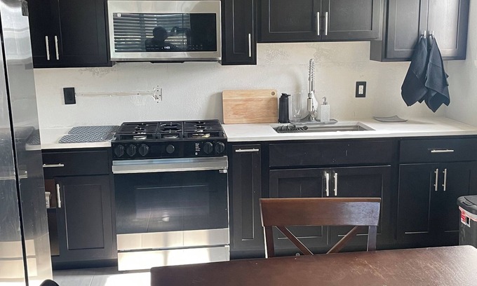 Biggs Field House | Charming 3-bedroom house in lovely El Paso with WiFi, AC