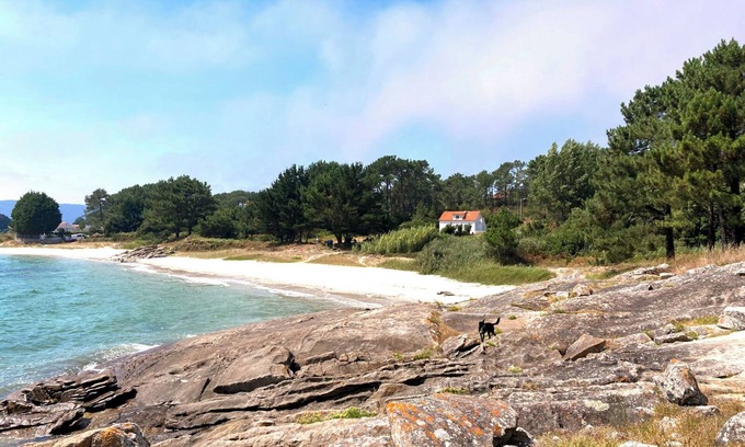 Muros House | Charming 3-bedroom house with WiFi and AC in enchanting Muros