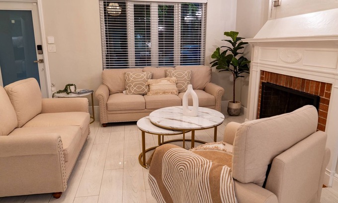 Overtown House | Charming 3-bedroom house in Miami with AC, WiFi, Living room, Patio Dinning Area