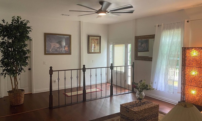 Newnan House | Charming 3-bedroom house in fantastic Newnan with AC. 25 minutes from airport.