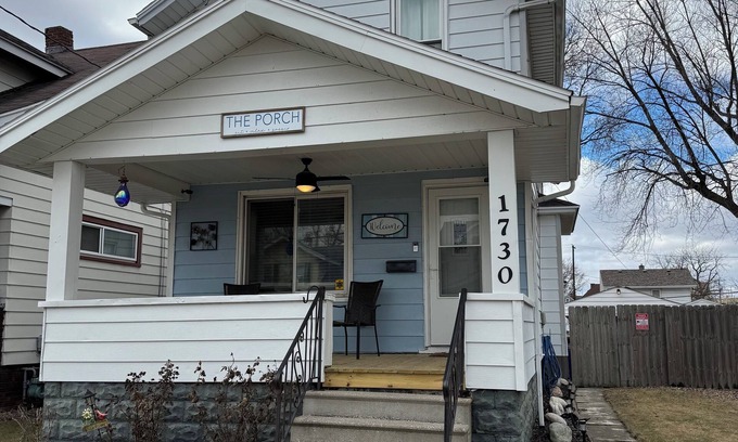 Toledo House | Charming 3-bedroom house next to Hollywood Casino! 1 minute from Interstate 75