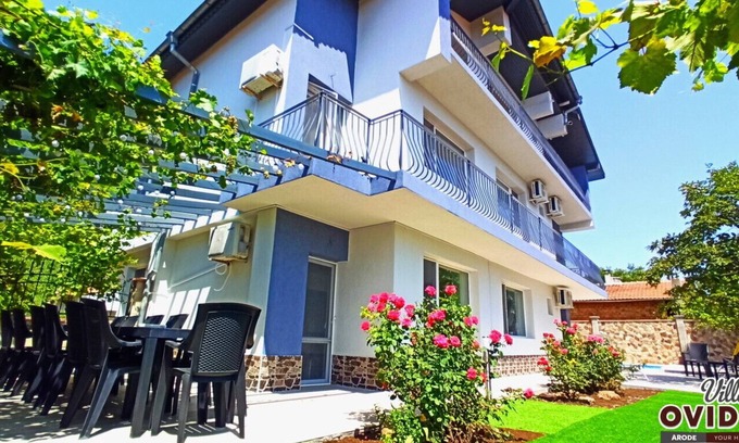Balchik Apartment | Charming 3-bedroom sea-view apartment in Balchik with pool, AC and fitness room