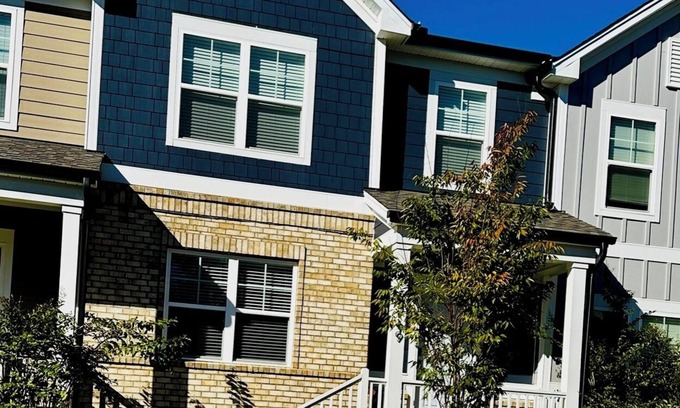 Raleigh House | Charming 3-bedroom townhome! It's cozy, pristine & 15 minutes to awesome Raleigh