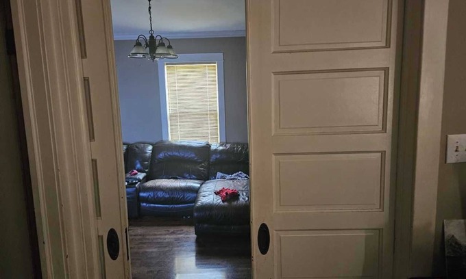 Bensenville House | Charming 3-bedroom house with AC and WiFi in Bensenville