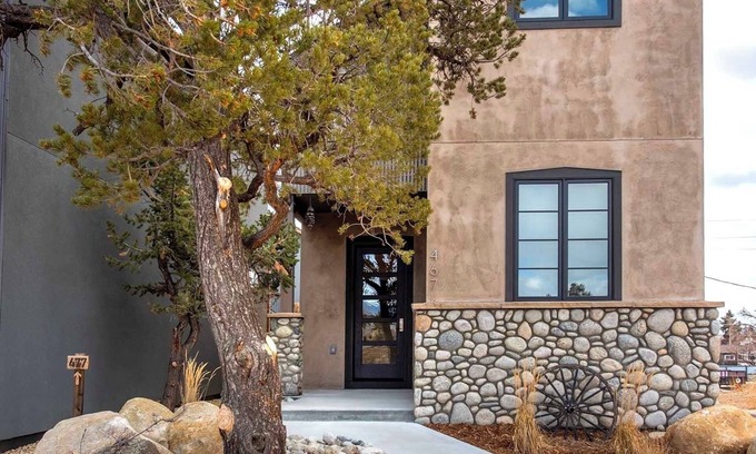 Buena Vista House | Charming 3-bedroom house, 2 blocks off Main in Buena Vista. STR-285