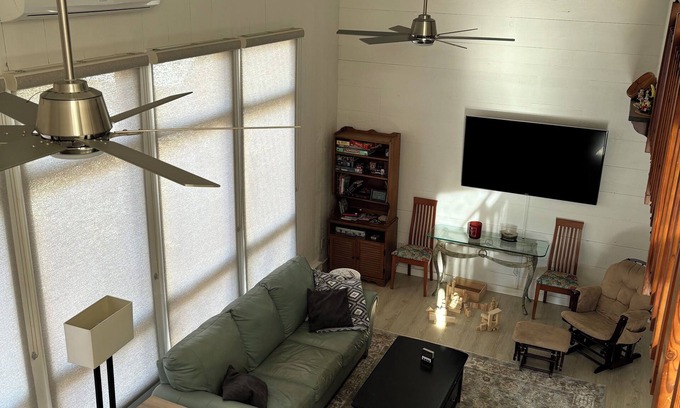 Quonochontaug House | Charming 3-bedroom townhome-like guest unit with AC and WiFi in QEBA