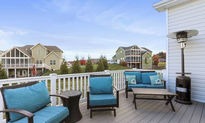 Fayetteville House | Charming 3-bedroom house right on Penn National Golf Course
