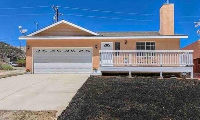 Frazier Park House | Charming 3-bedroom house with AC and WiFi in welcoming Frazier Park