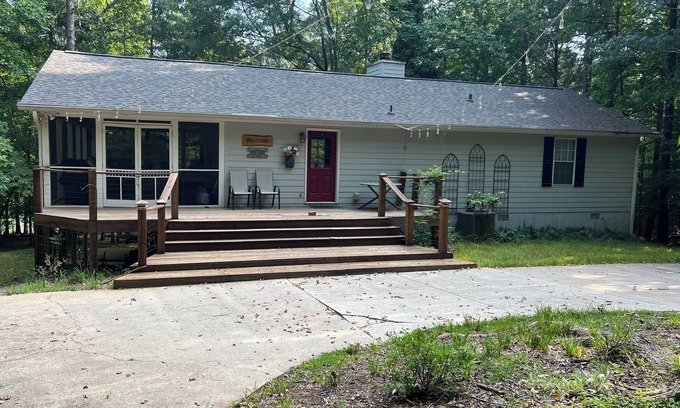 Gainesville Cabin | Charming 3-bedroom family cabin on the lake with dock, screened porch, & wi-fi!n