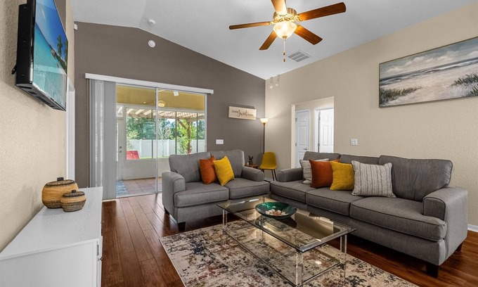 Haines City House | Charming 3-bedroom house in fantastic Haines City with WiFi, AC, near Disney