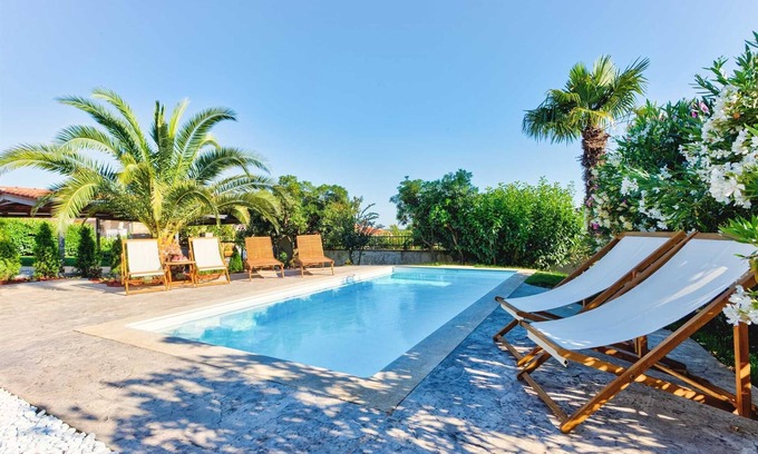Roskici Villa | Charming 3 bedroom villa with pool surrounded by greenery