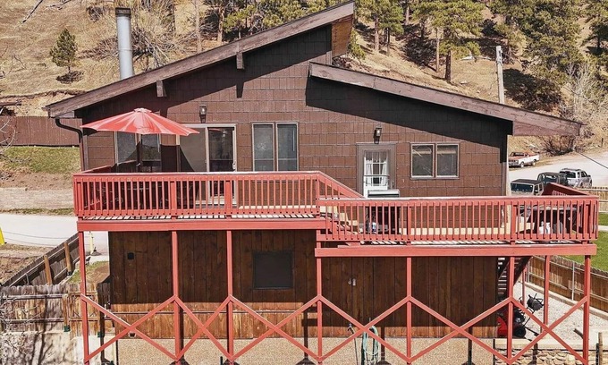 Deadwood House | Charming 3-BR house w/WiFi, AC, great view & new furniture in delightful Lead.
