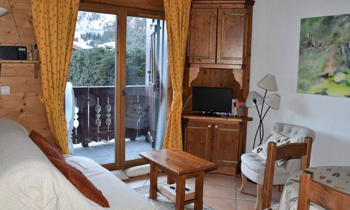 Pralognan-la-Vanoise Apartment | Charming 3-room garden apartment, near slopes, perfect for families