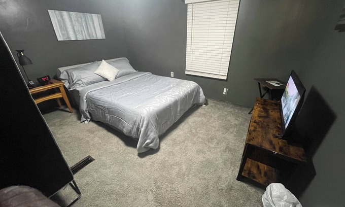 Drayton Plains House | Charming 3-bedroom house with WiFi in Village of Clarkston