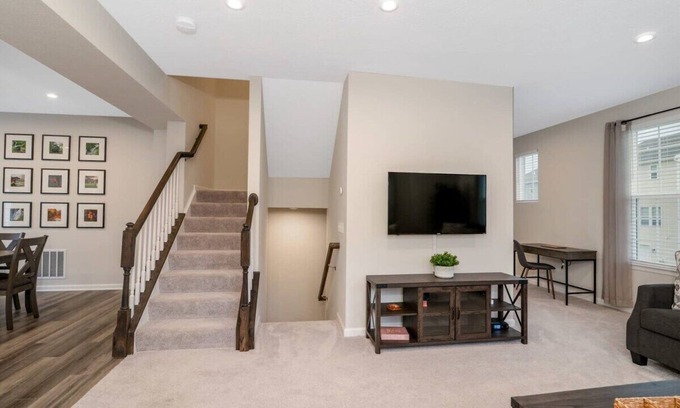 Merriman Valley House | Charming 3BR Getaway with Garage &Perfect Location