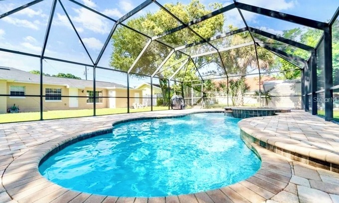 Oakford Park House | CHARMING 3BR POOL SPA home in Midtown Tampa!