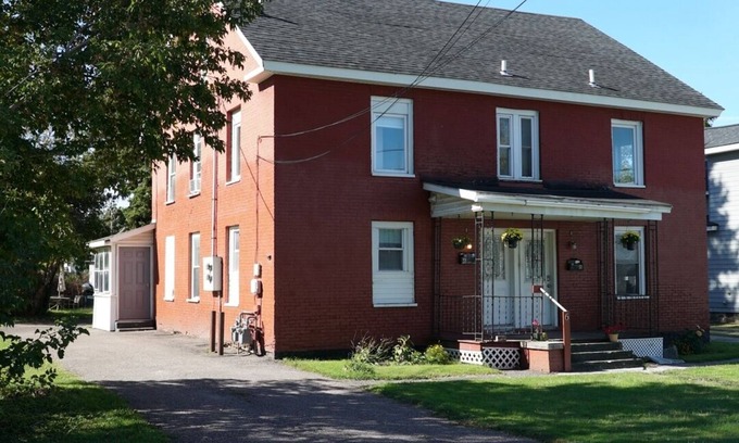 St. Albans Apartment | Charming 3BR 2BA Home – Walk to Downtown St. Albans, Near Lake Champlain