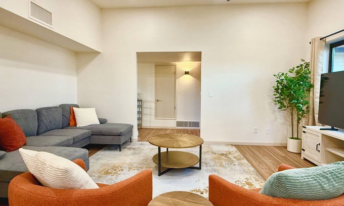 Sierra Vista House | Charming 4 bed/2 bath lovely house in central Location w/much Privacy and Space