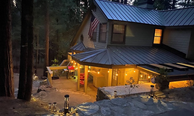 Strawberry Cabin | Charming 4-bedroom cabin a few minutes from Pinecrest Lake in fabulous Long Barn