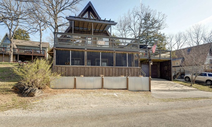 Lampe Cabin | Charming 4-bedroom cabin overlooking Table Rock Lake