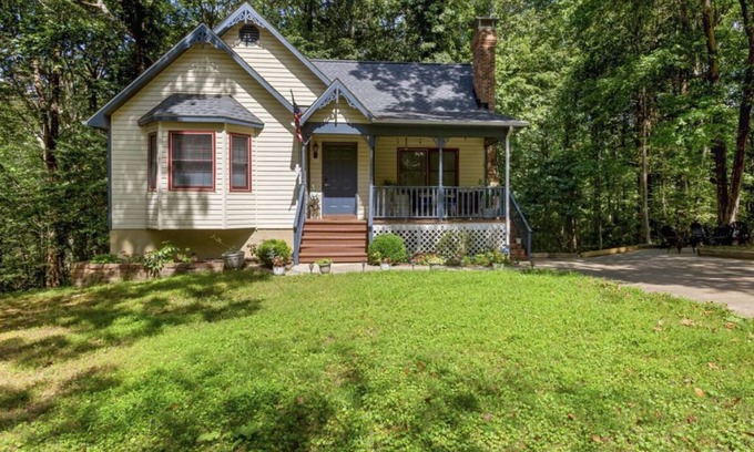 Lusby House | Charming 4-bedroom cottage close to beaches & Solomons Island
