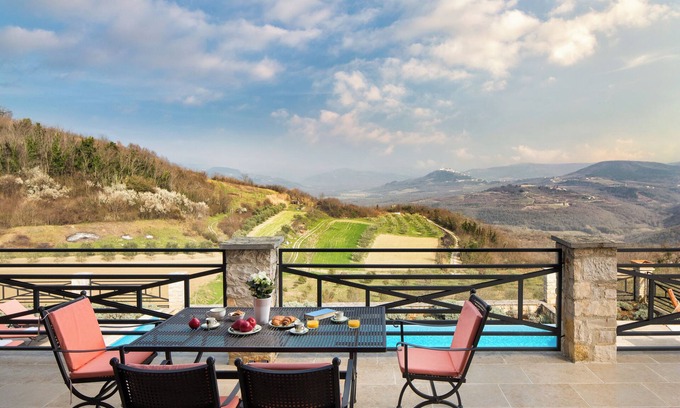 Vizinada House | Charming 4-bedroom country stone house in enchanting Vižinada with WiFi, AC