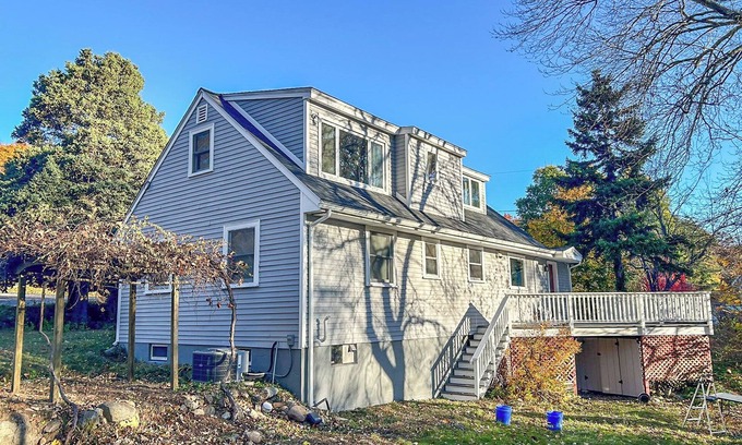 Lexington House | Charming 4-bedroom entire house in Lexington