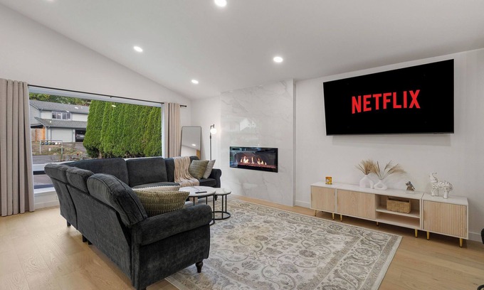 Inglewood-Finn Hill House | Charming 4-bedroom House With Fitness Room in Kirkland