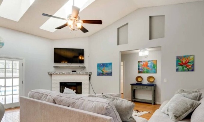 Bryn Mawr House | Charming 4-bedroom house with AC and WiFi in beautiful Orlando