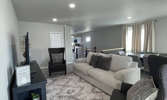 Pueblo House | Charming 4-bedroom house with AC, WiFi in delightful Pueblo