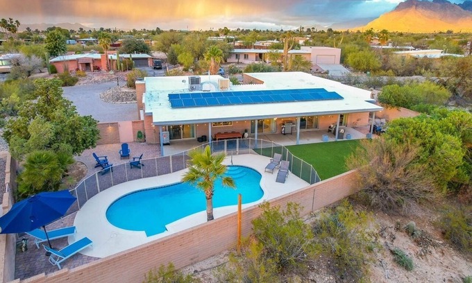 Casas Adobes West House | Charming 4-bedroom house in Tucson with Heated Pool and Hot Tub and Great Patio