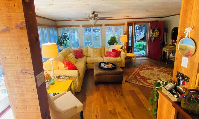 Cumming House | Charming 4-bedroom Lake House in Cumming, GA on Lake Lanier