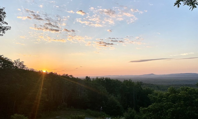 Liberty House | Charming 4-bedroom log home with WiFi and AC in pleasant Liberty