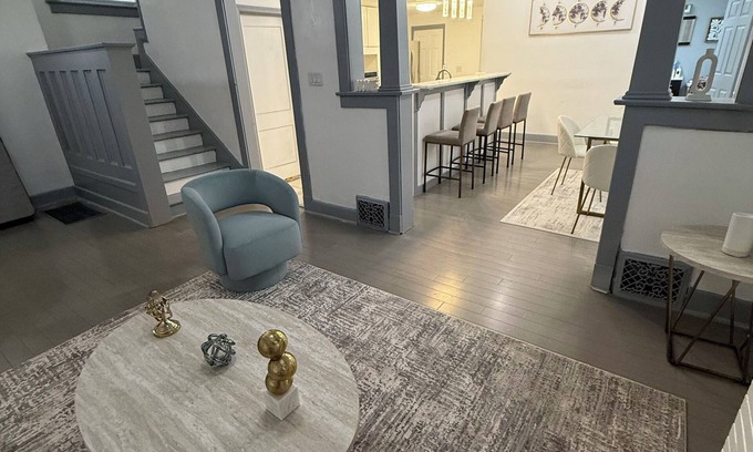 Northeast Kansas City House | Charming 4-bedroom house with WiFi, AC in marvelous Kansas City