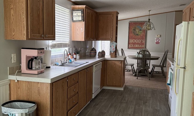 Claiborne House | Charming 4-bedroom mobile home with AC, WiFi in amazing West Monroe