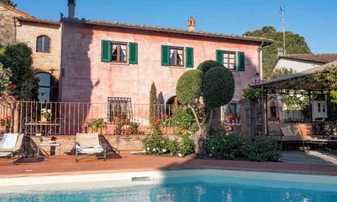 San Gimignano Villa | Charming 4-bedroom villa in San Gimignano with private pool, hot tub and gym.