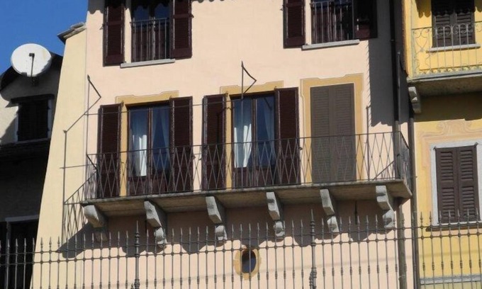 Cresseglio House | Charming 4½-room corner house with a beautiful view of Lake Maggiore