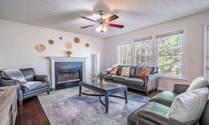 Duluth House | Charming 4BR/3BA Home｜Pets Welcome｜Large Yard & 2-Car Garage Oasis #41646