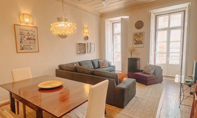 Santa Catarina Apartment | Charming 5 Bedroom Apartment in Traditional Lisbon