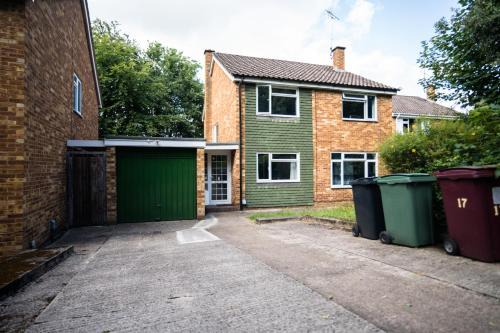 Reading House | Charming 6-Bed House in Reading
