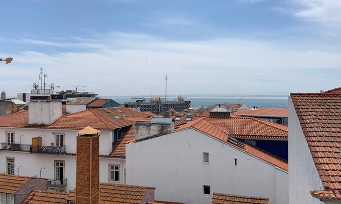 Santos House | Charming 6 Bedroom Apartment w/River View