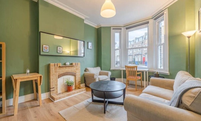 East Walworth House | Charming 6-bedroom Victorian House, near London Bridge