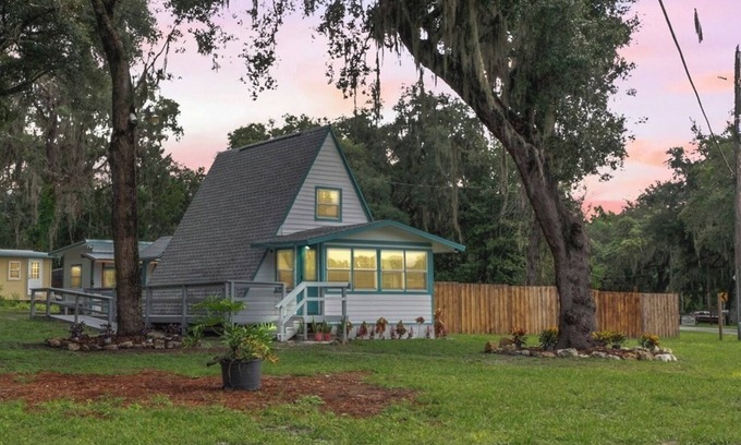 Inverness Cottage | Charming Aframe in Floral City