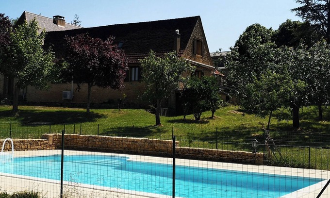 Paunat House | Charming air-conditioned country house with swimming pool and idyllic landscape